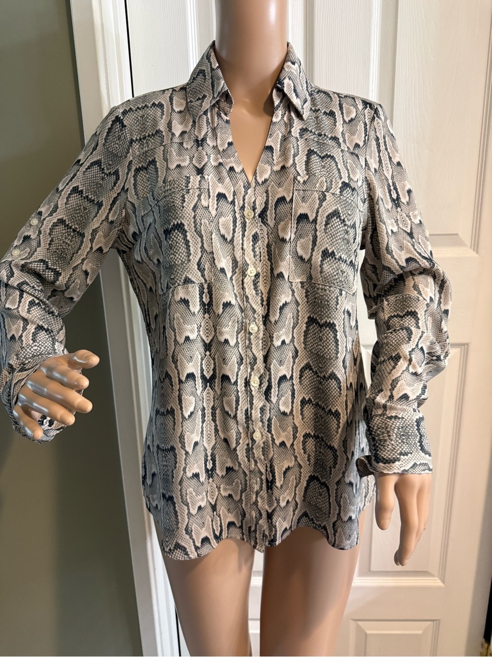 Express Portofino Shirt Size S Gray Snakeskin Print Long Roll Tab Sleeve